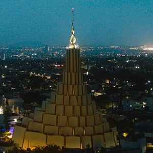La oscuridad de La Luz del Mundo - Documental 2023.mx