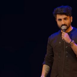 Foto Vir Das: Landing