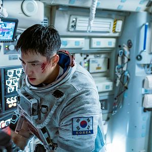 Foto The Moon: Sobreviviente