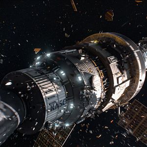 Foto The Moon: Sobreviviente