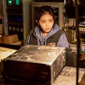 Foto The Moon: Sobreviviente