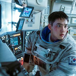 Foto The Moon: Sobreviviente