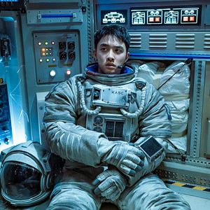 Foto The Moon: Sobreviviente