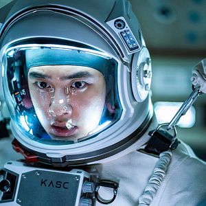 Foto The Moon: Sobreviviente