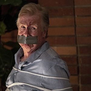 Foto Who Invited Them