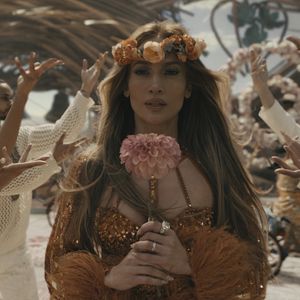 Foto This Is Me…Now: Una historia de amor