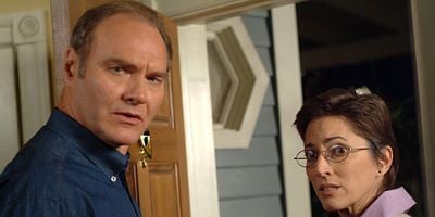 Cartel de Malcolm sale con una familia