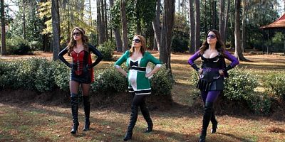 Cartel de Holding Out For A Hero