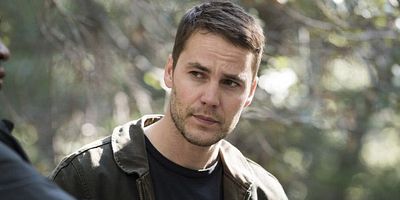 Cartel de Iglesia en ruinas