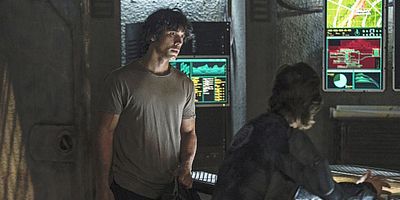 Cartel de Vigilen los tronos