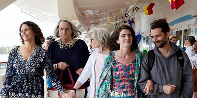 Cartel de Emocionante y nuevo