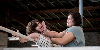 Cartel de Debbie tiene actitud