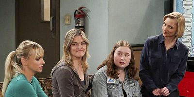 Cartel de A Few Thongs and a Hawaiian Funeral