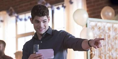 Cartel de Lejos del árbol