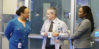 Cartel de Ties That Bind