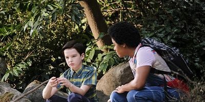 Cartel de Dolomite, Apple Slices, and a Mystery Woman