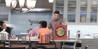 Cartel de Dog Eat Dog World