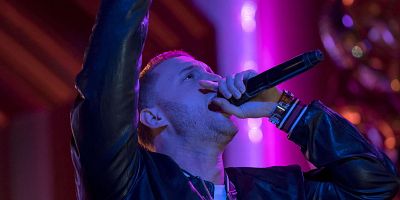 Cartel de Bloody Noses and Crack'd Crowns