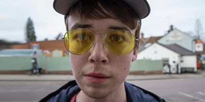 Cartel de Cállate y baila