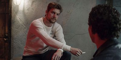 Cartel de The Center Will Hold