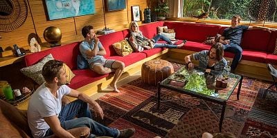 Cartel de Stay Close, Stick Together