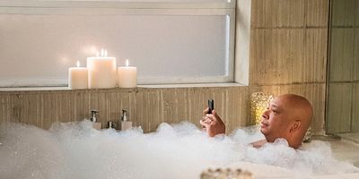 Cartel de Nieva y nieva afuera de la cueva