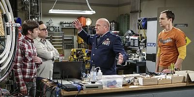 Cartel de La Miniaturización Militar