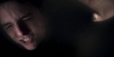 Cartel de Dead In The Water