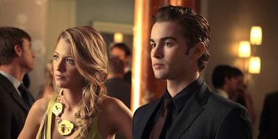 Cartel de Guerra en casa de los Roses