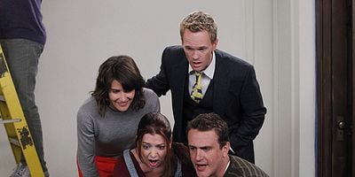 Cartel de Misterio contra historia