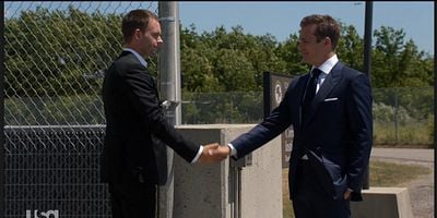 Cartel de La mano que te da de comer