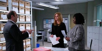 Cartel de Agita los árboles