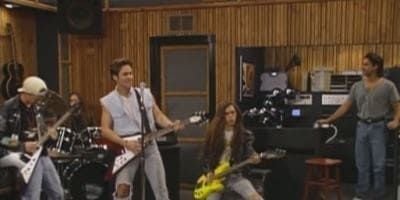 Cartel de Five's a Crowd