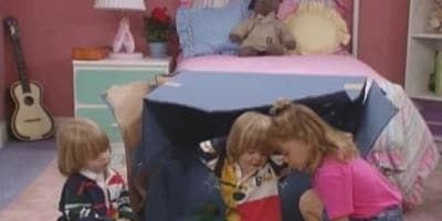 Cartel de Tough Love