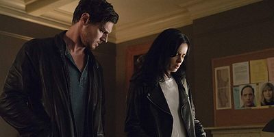 Cartel de AKA Servicio al cliente