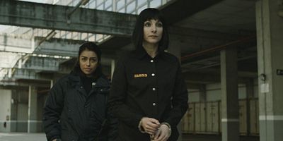 Cartel de Seis meses dan para mucho