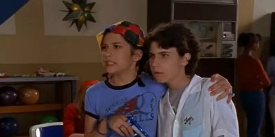 Cartel de Lizzie ataca