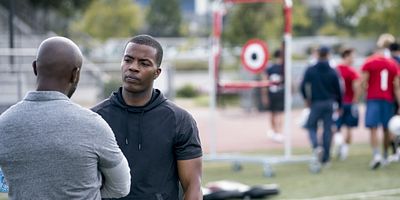 Cartel de Keep Ya Head Up