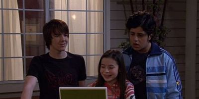 Cartel de Alien Invasion