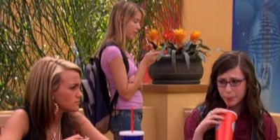 Cartel de Fake Roommate