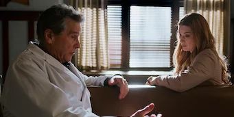 Cartel de Todos esconden un secreto