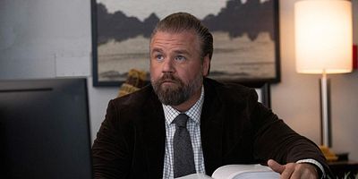 Cartel de Escondiéndome detrás de mi sonrisa