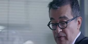 Cartel de Socio incómodo