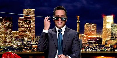 Cartel de Cállate y haz algo