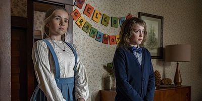 Cartel de Off With Her Head