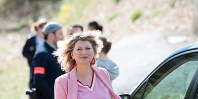 Cartel de Souvent le feu éteint dort sous la cendre