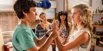 Cartel de Edad antes que belleza