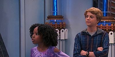 Cartel de Textos, mentiras y videos.