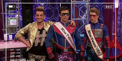 Cartel de Atrapados en dos agujeros