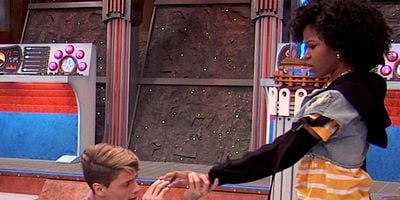 Cartel de Charlotte es un fantasma